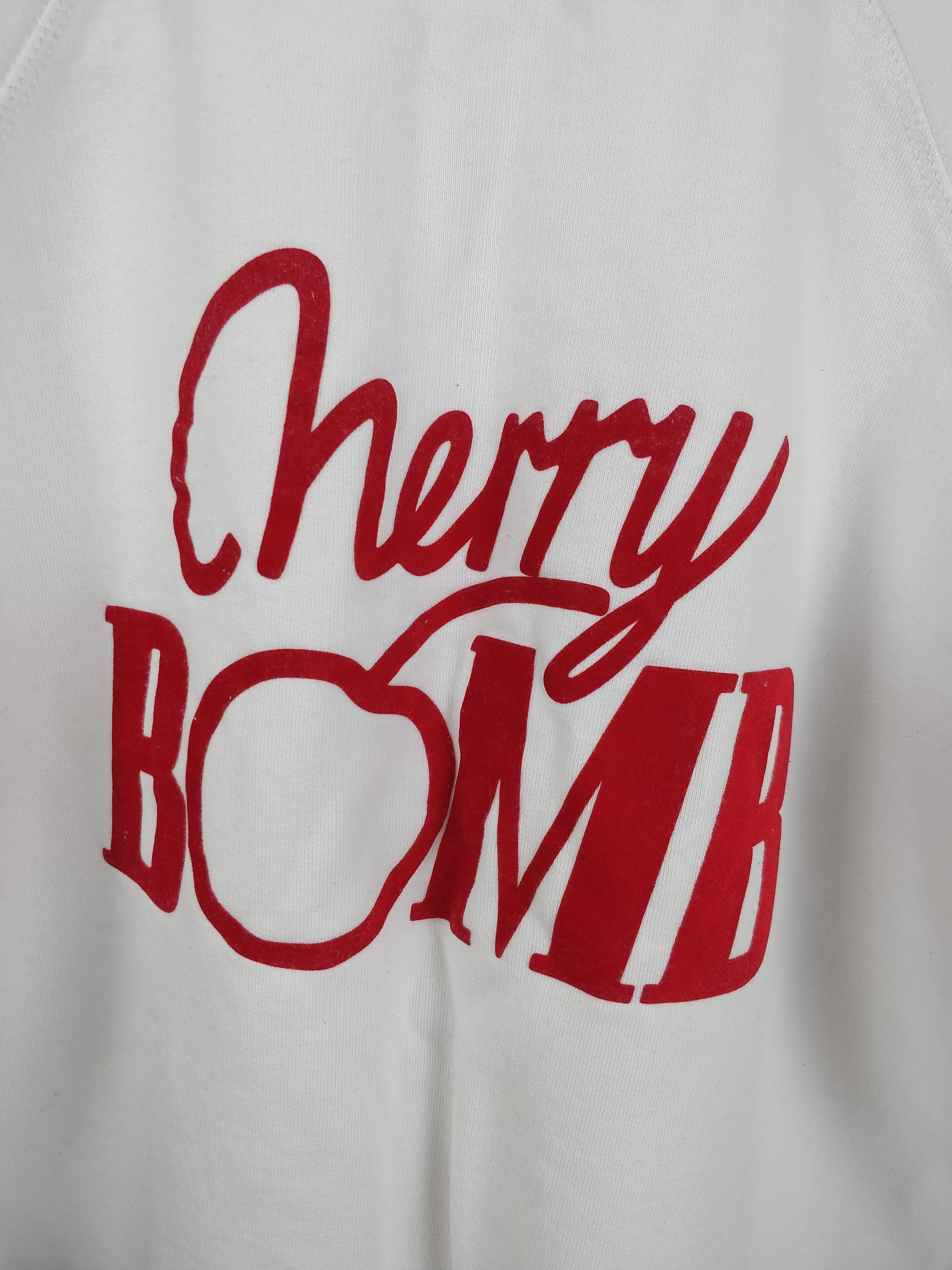 Cherry Bomb Pulli