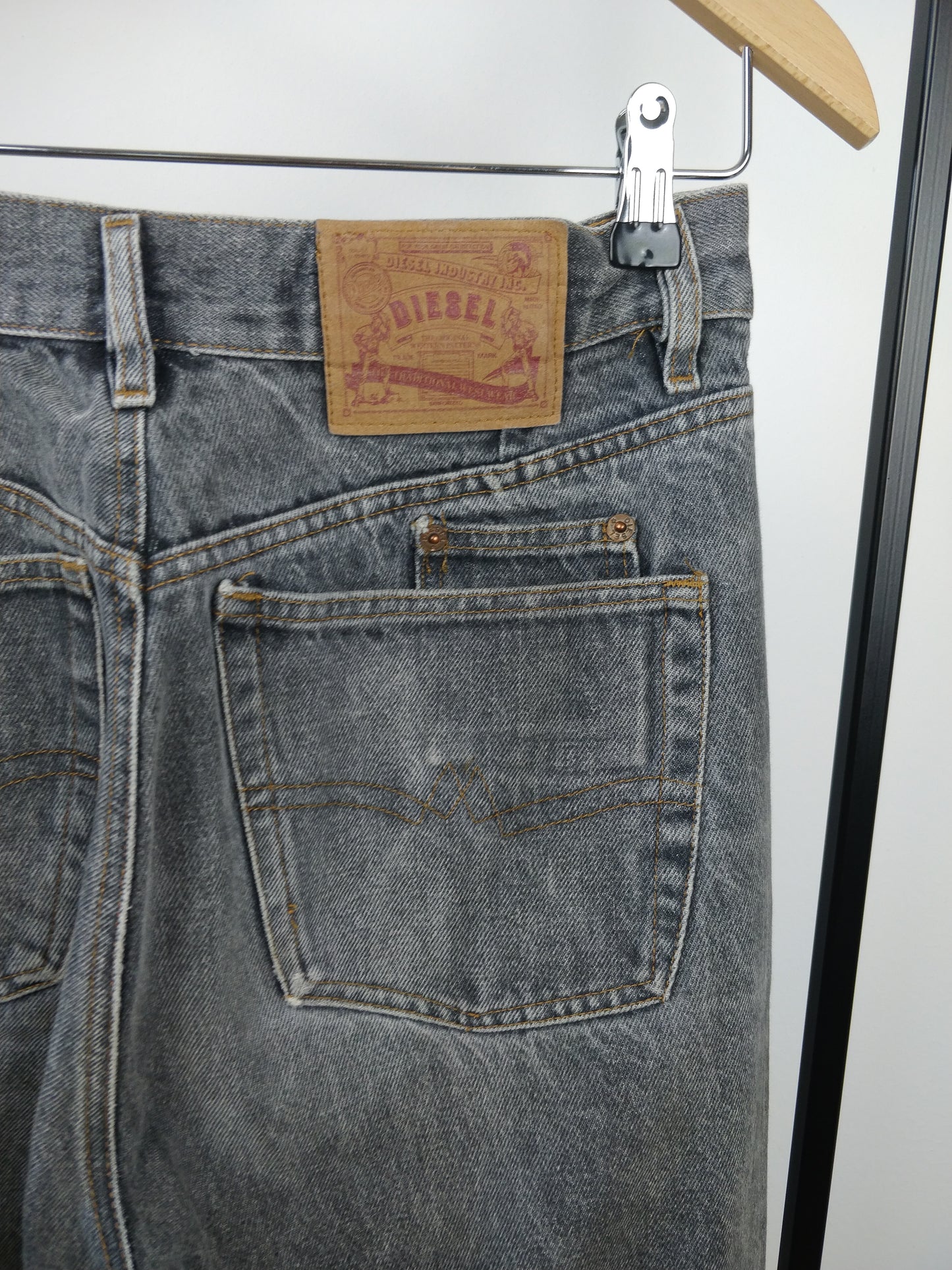 Vintage worn grey washout denim pant
