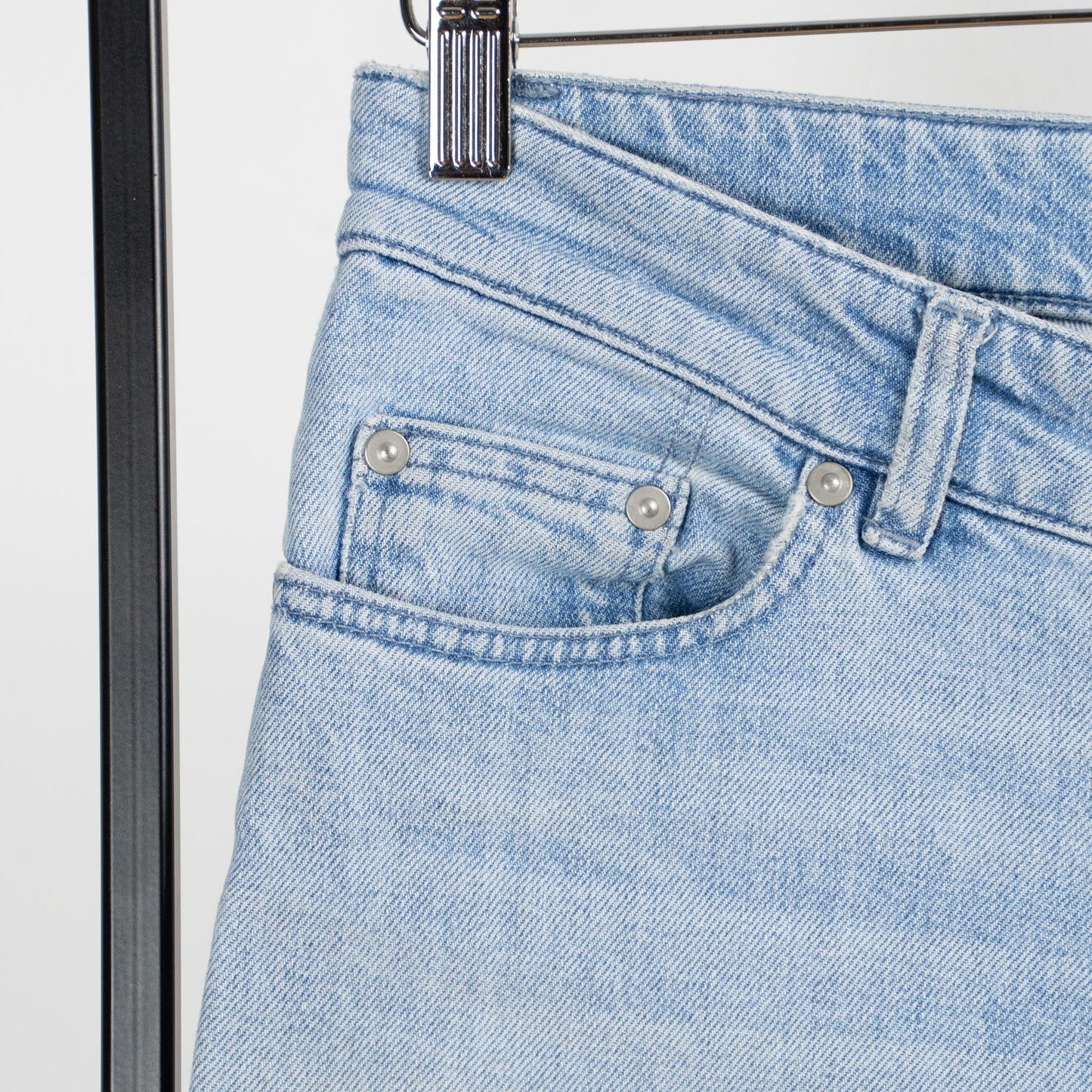 Alex light wash denim