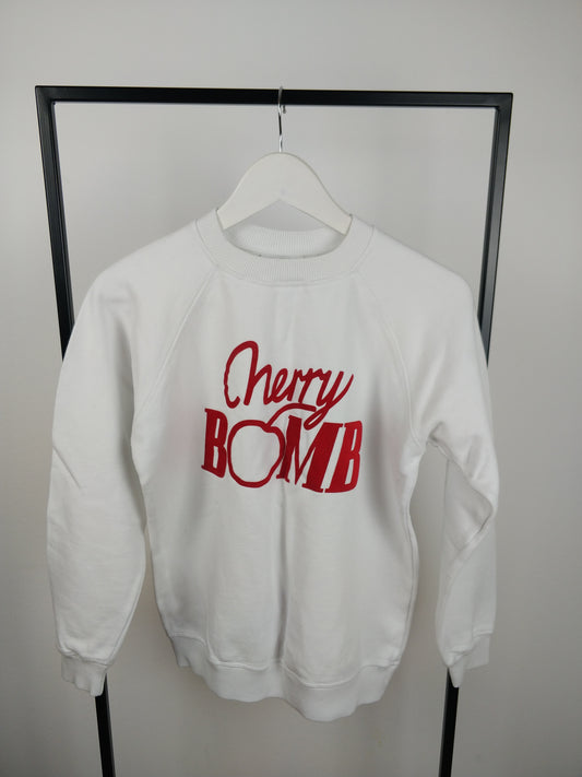 Cherry Bomb Pulli