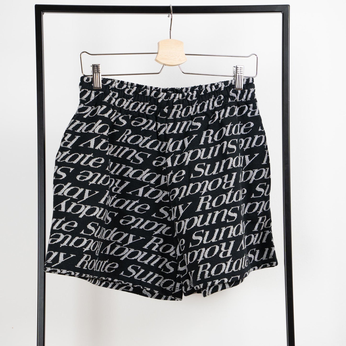 Iris Crewneck + Roda Shorts Jacquard